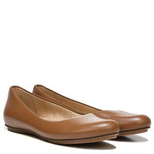 Naturalizer Womens Maxwell Ballet Flat 6 Medium